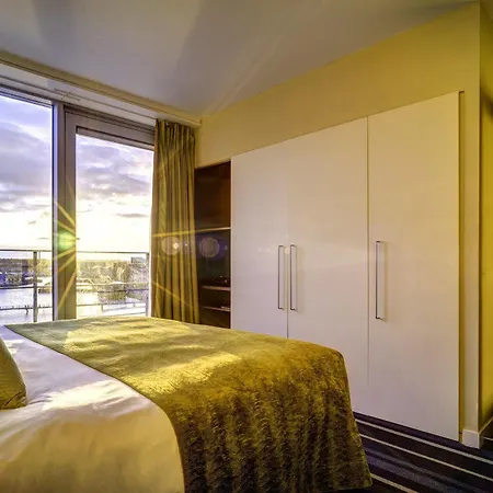 Apex Quay & Hotel 4*