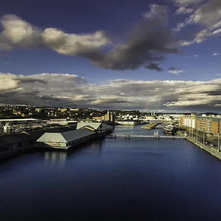 Apex Quay & 4*
