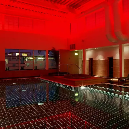 Apex Quay & Hotel 4*