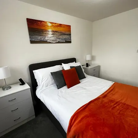 River View Apartment: Oasis With Balcony And Sports Tv Apartment *