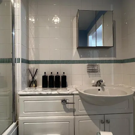 River View Apartment: Oasis With Balcony And Sports Tv Apartment Dundee